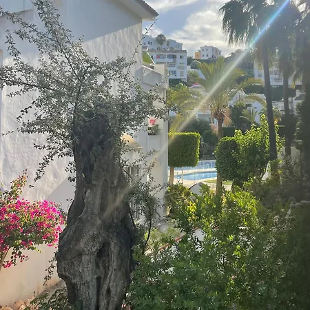 Two Bedroom, Two Bathroom, Balcony, Pool Area, View Lägenhet