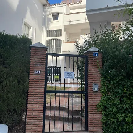 Two Bedroom, Two Bathroom, Balcony, Pool Area, View Lägenhet