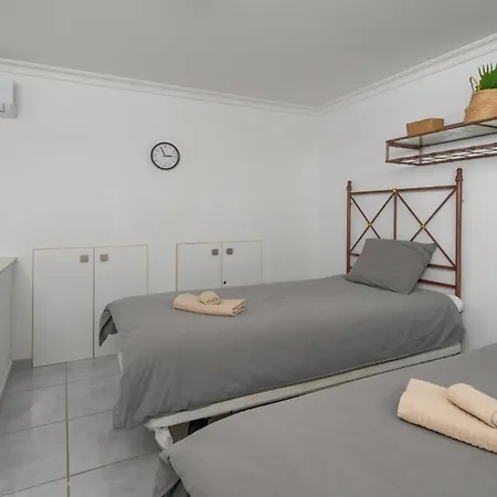 Two Bedroom, Two Bathroom, Balcony, Pool Area, View Lägenhet *