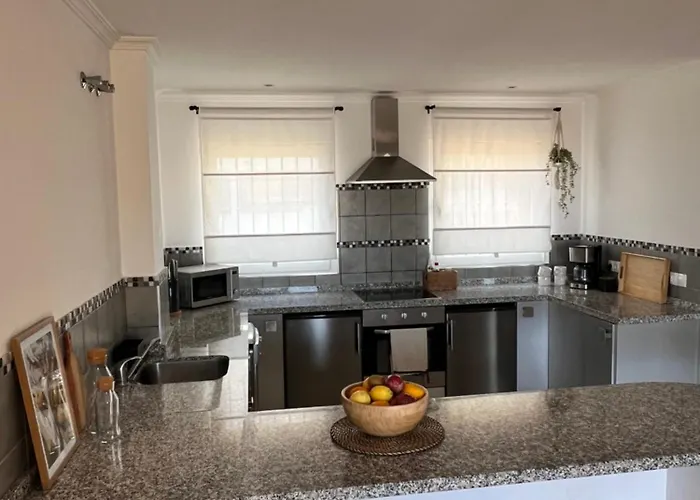 Appartement Two Bedroom, Two Bathroom, Balcony, Pool Area, View