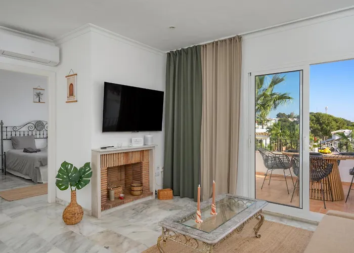 Two Bedroom, Two Bathroom, Balcony, Pool Area, View Málaga