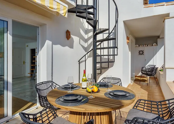 Two Bedroom, Two Bathroom, Balcony, Pool Area, View * Málaga