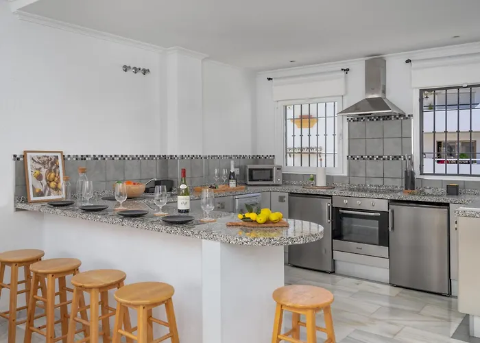 Appartement Two Bedroom, Two Bathroom, Balcony, Pool Area, View
