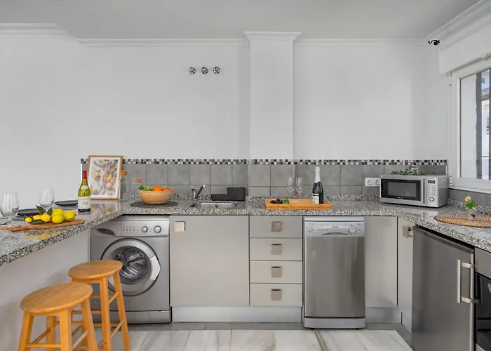 Two Bedroom, Two Bathroom, Balcony, Pool Area, View * Málaga