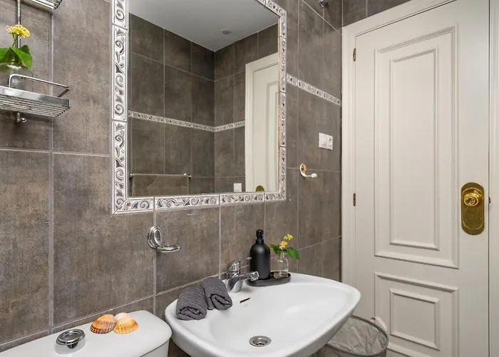 Two Bedroom, Two Bathroom, Balcony, Pool Area, View Appartement