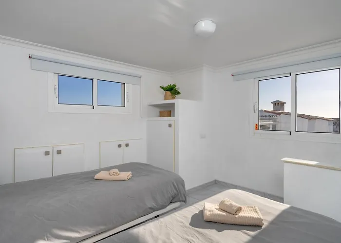 Appartement Two Bedroom, Two Bathroom, Balcony, Pool Area, View